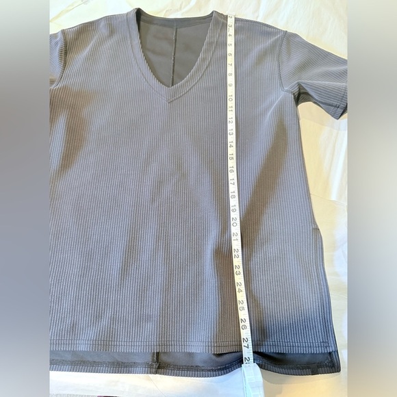 Lululemon Ribbed V-Neck Short Sleeve Top - Size 4 (Medium Equivalent) - Picture 8 of 9